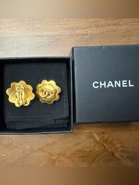 CHANEL Gold-Tone Camellia flower Clip-On Earrings